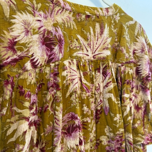 PILCRO BY ANTHROPOLOGIE Short-Sleeve Batwing
Buttoned Blouse - Picture 11 of 12